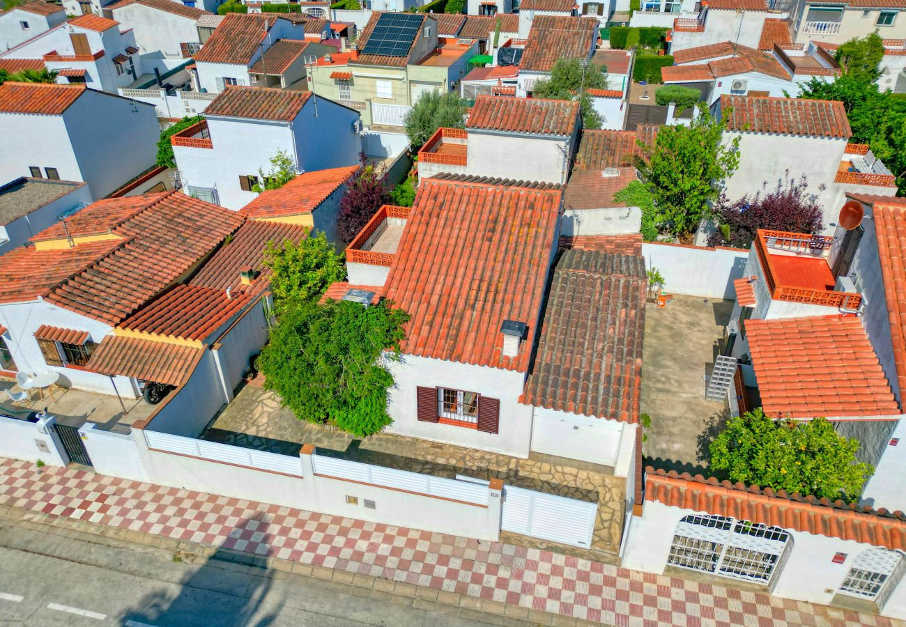 Casa adosada en L'Escala - TERANYINA