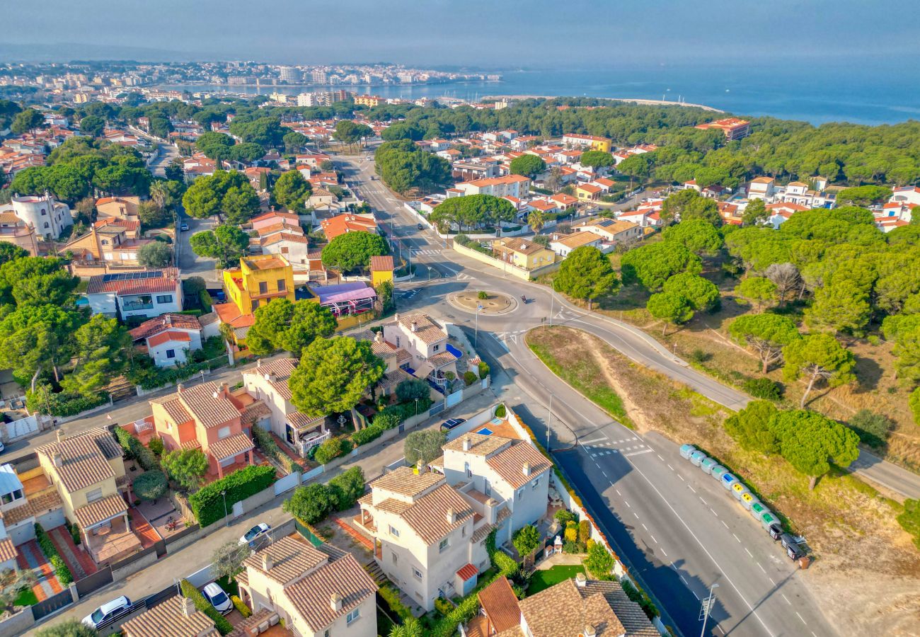 Casa en L´Escala - MONTGO