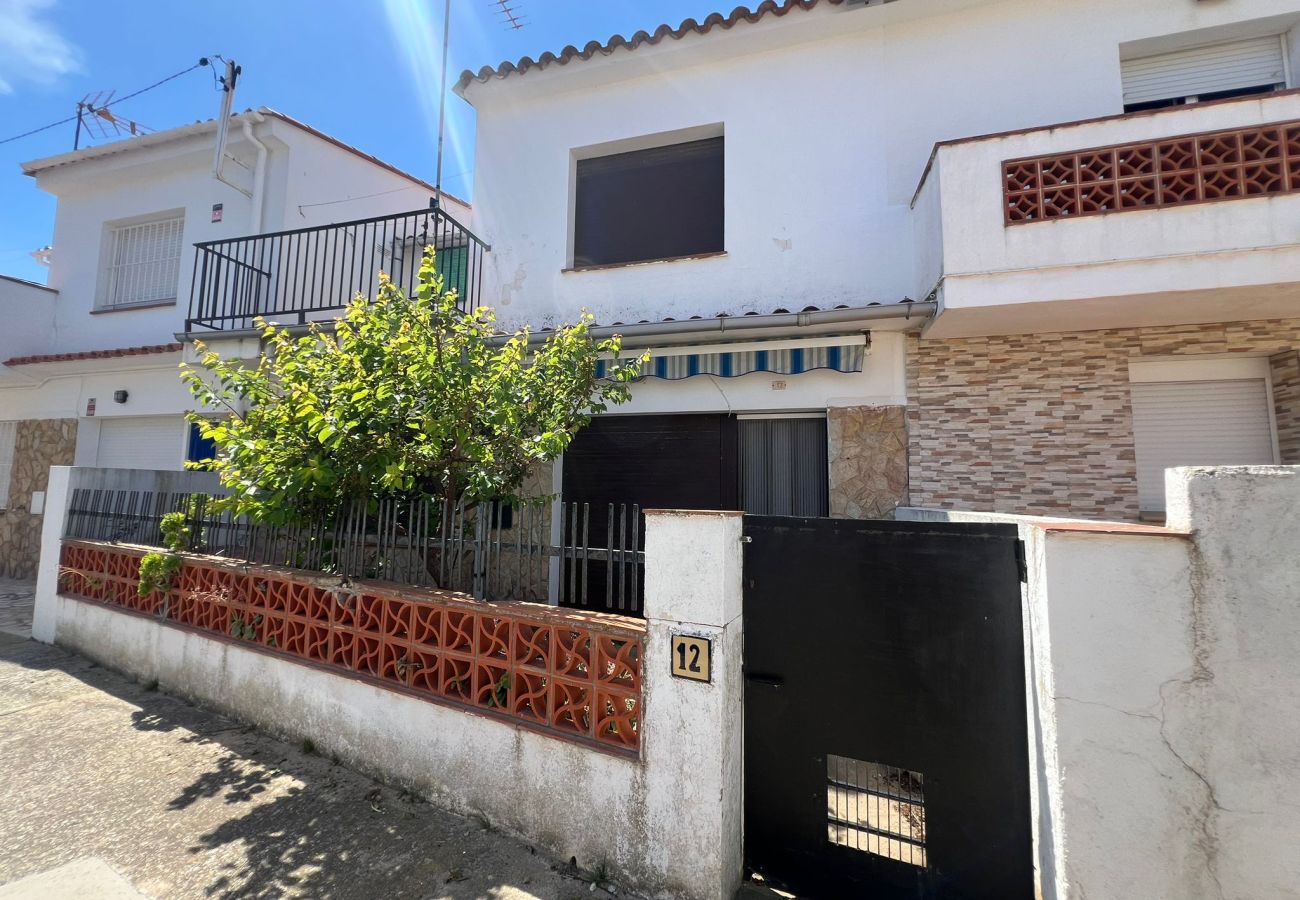 Casa adossada en L´Escala - MARIA