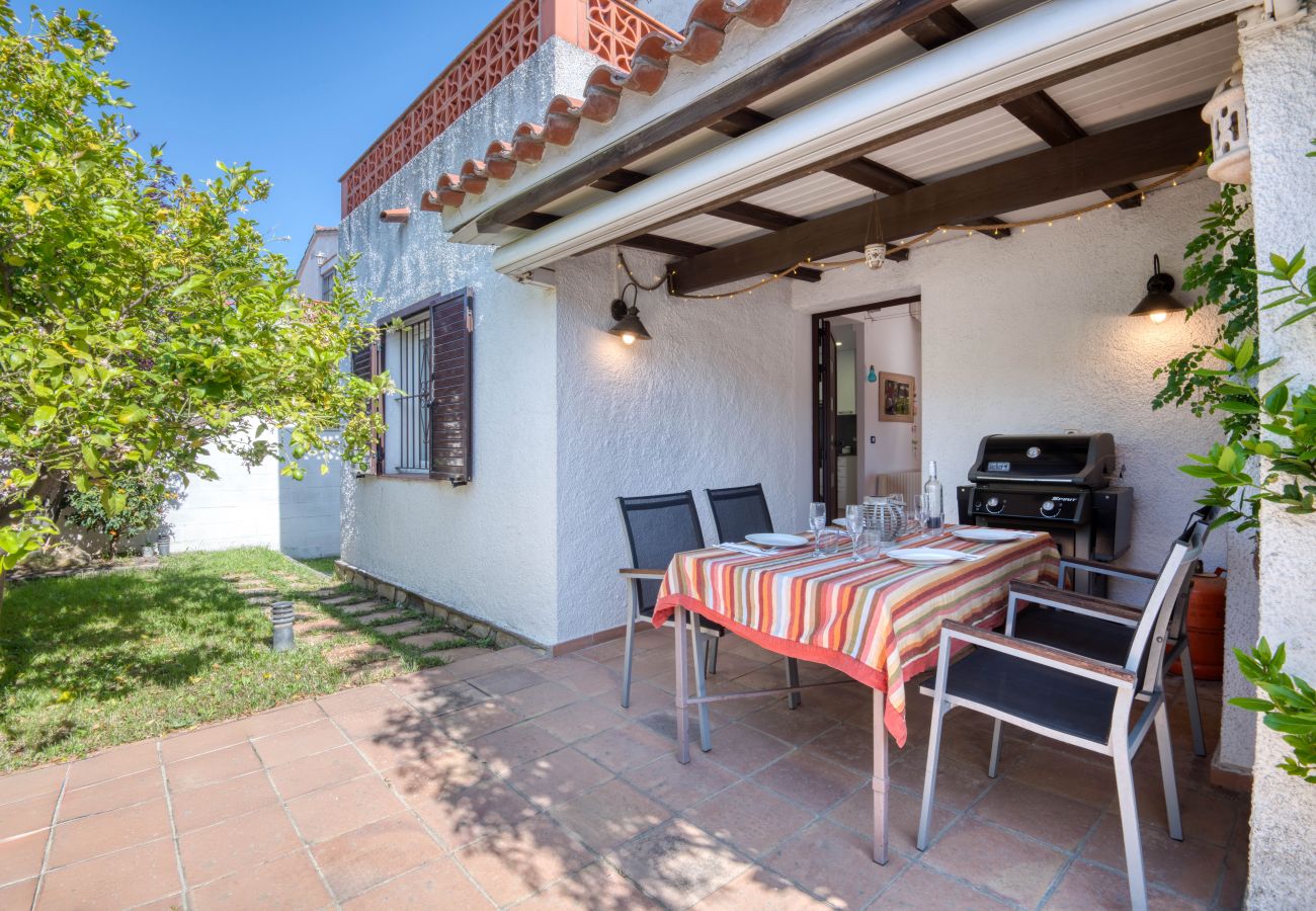 Casa adossada en L´Escala - TERANYINA