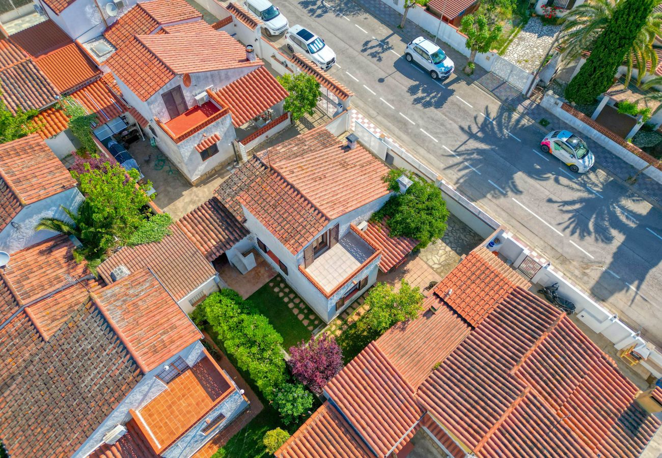 Casa adossada en L´Escala - TERANYINA
