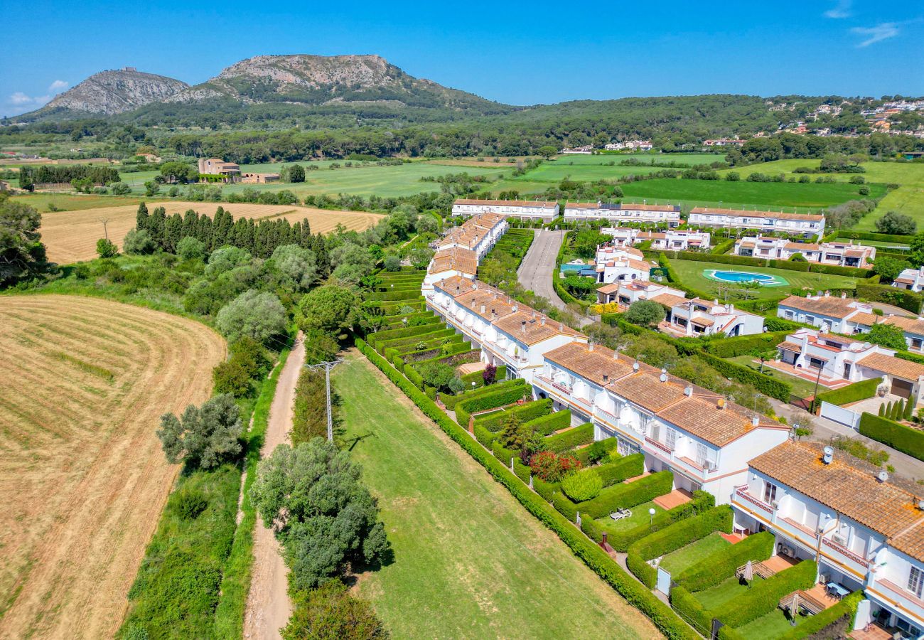 Casa adossada en Torroella de Montgri - TORROELLA