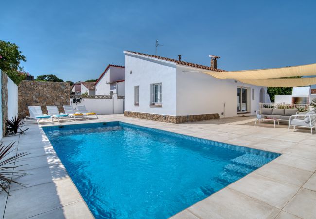 Piscina de la casa de lloguer a l'Escala