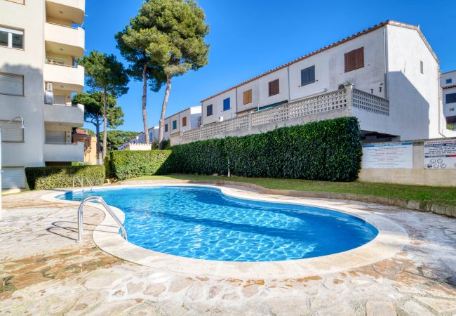 Apartament a l'Escala amb piscina comunitària