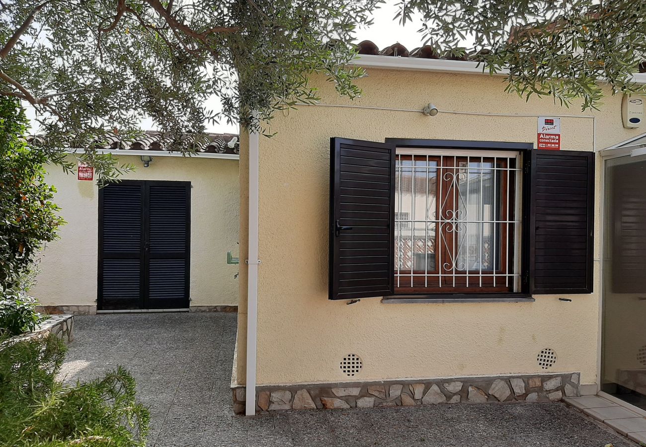 Casa en Escala - LLANÇA