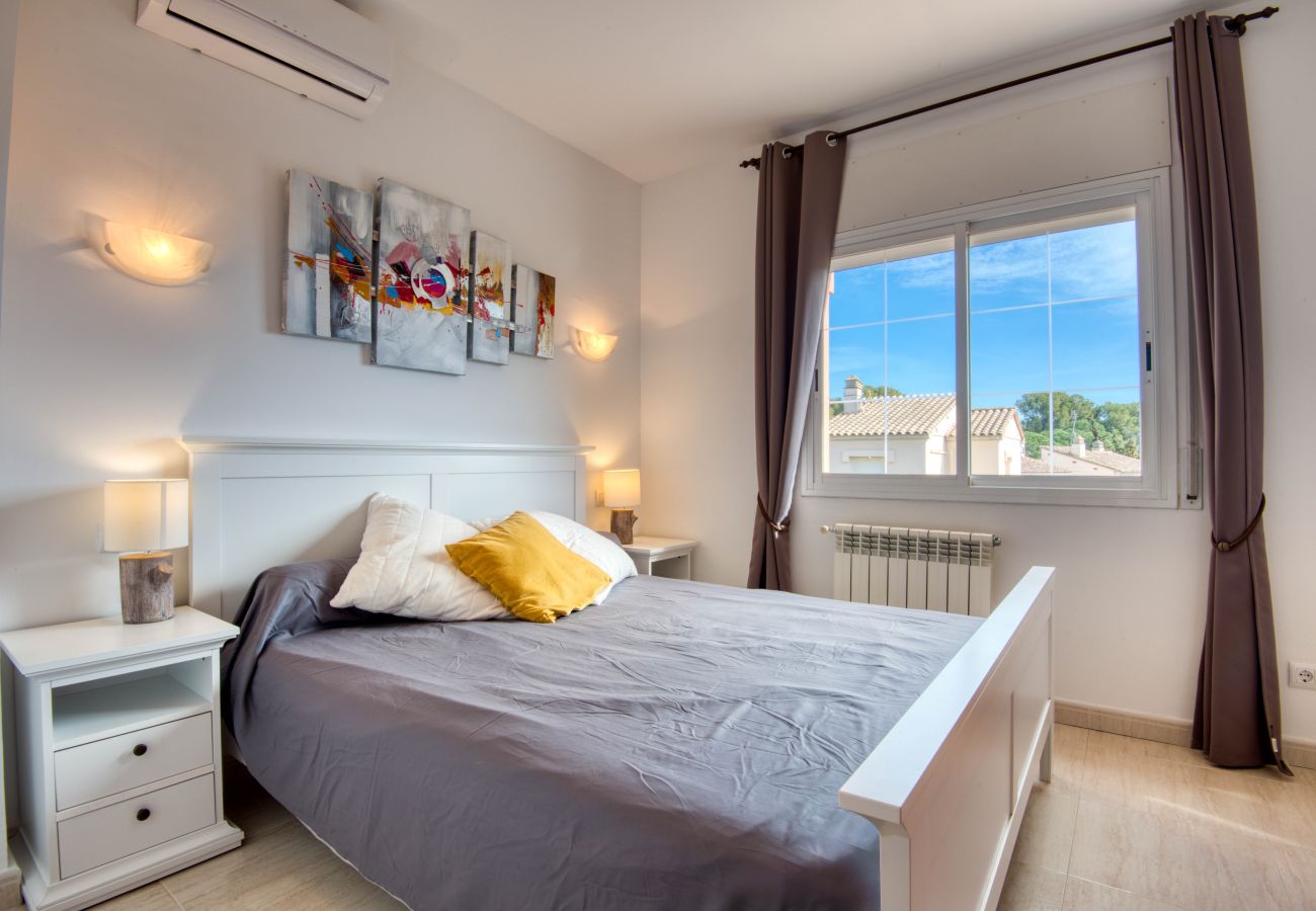 Ferienhaus in L'Escala - SERRA CAVALLERA