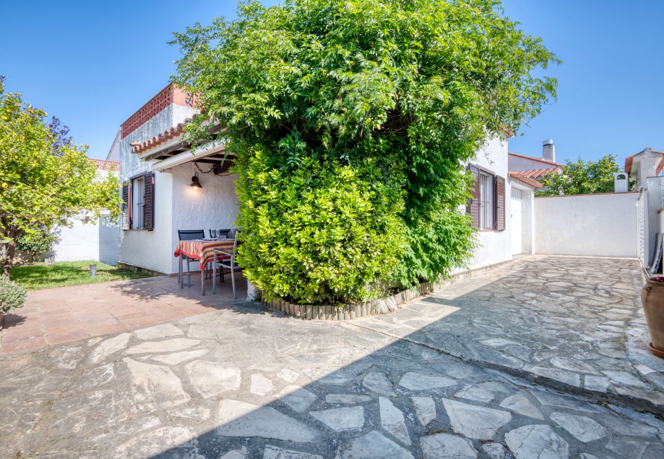 Doppelhaushälfte in L'Escala - TERANYINA