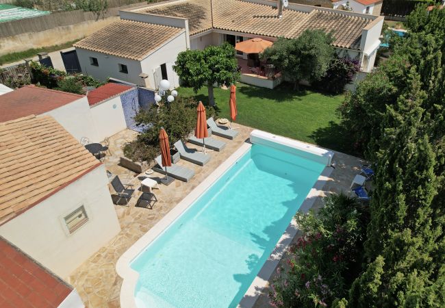 Ferienhaus in Escala - DUNES