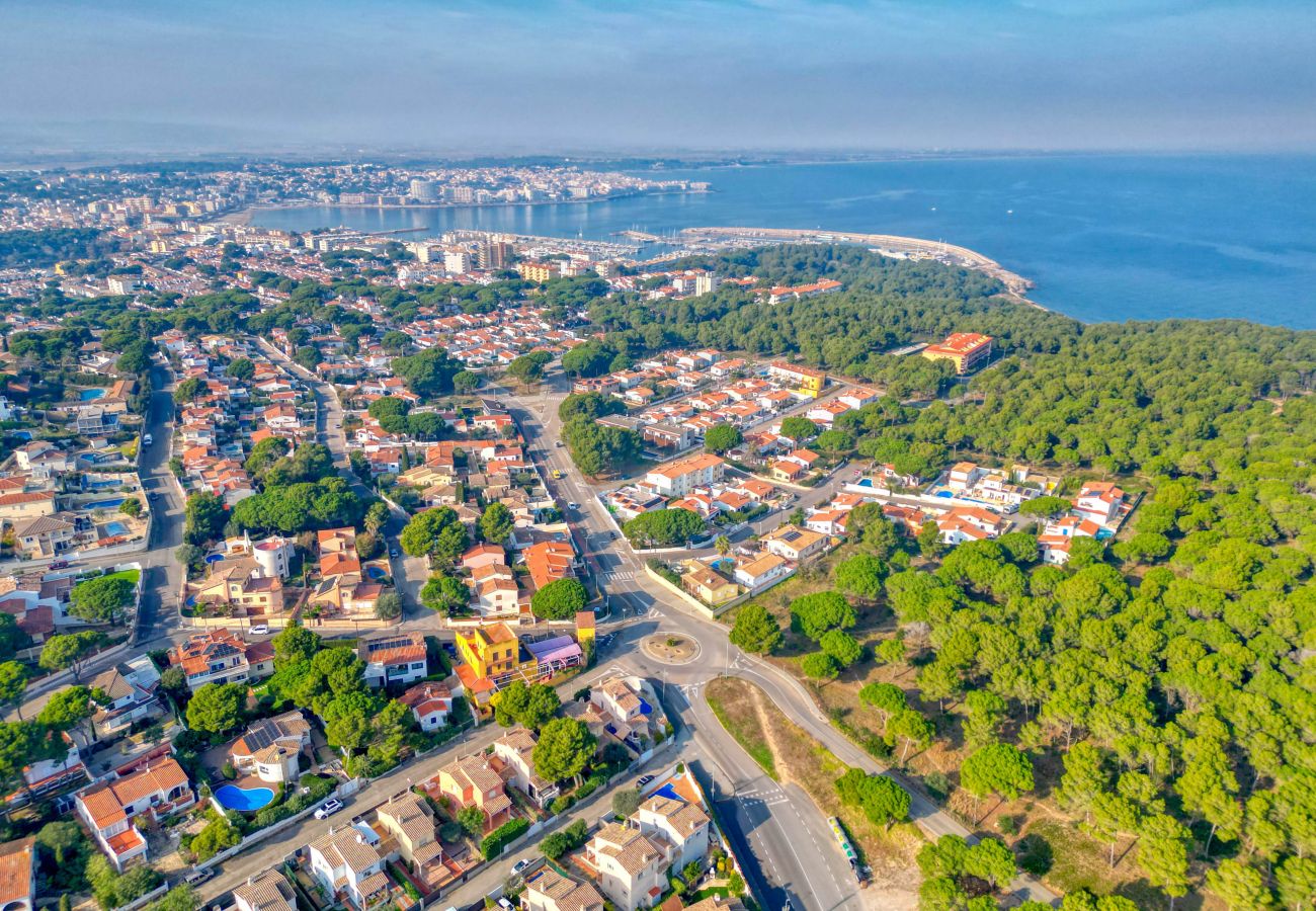 House in L'Escala - MONTGO