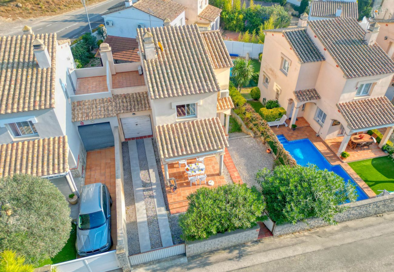 House in L'Escala - MONTGO