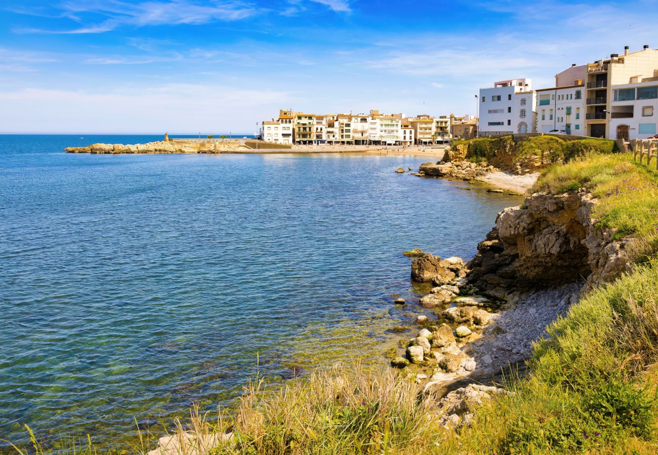 The town of l'Escala is surrounded by small beaches where you can swim if you rent a house