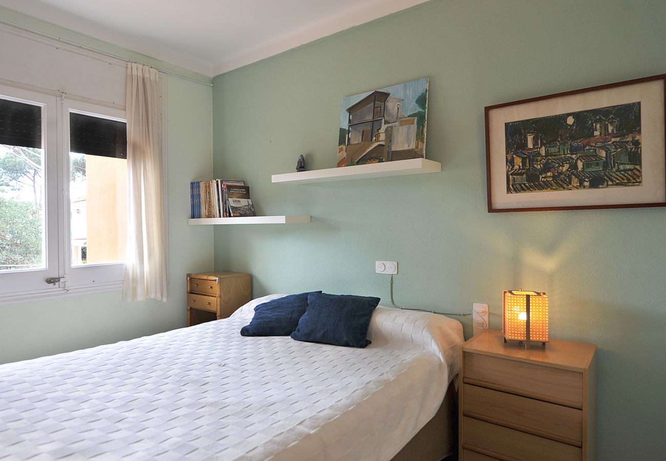 Bedroom for two people with double bed and furniture