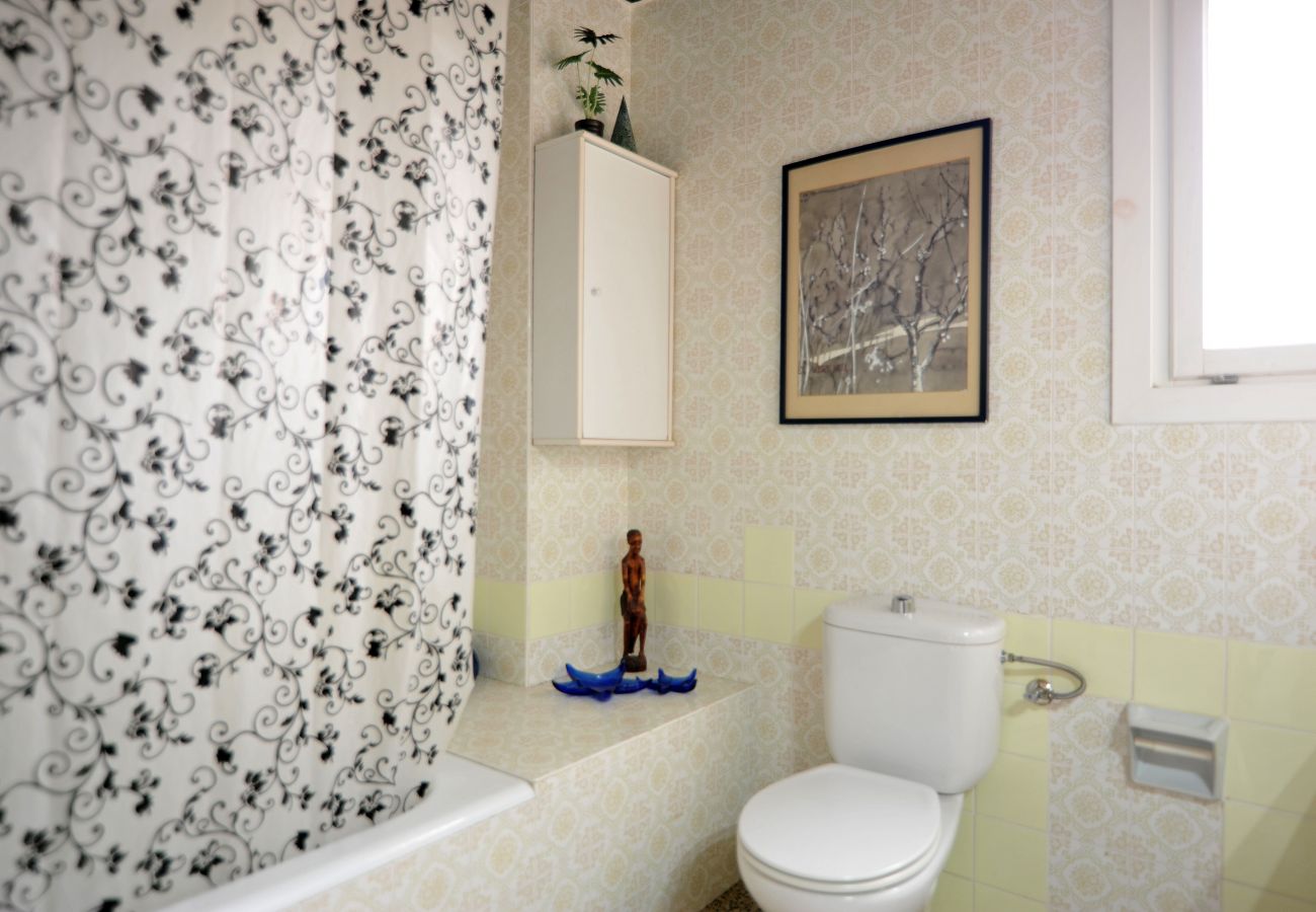 Bathroom with bathtub
