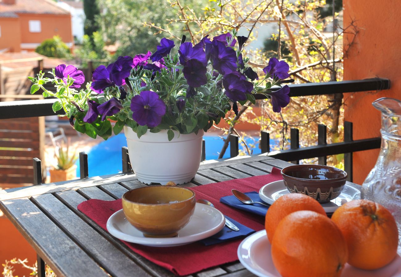 Ideal outdoor furniture for dining in a holiday home on the Costa Brava