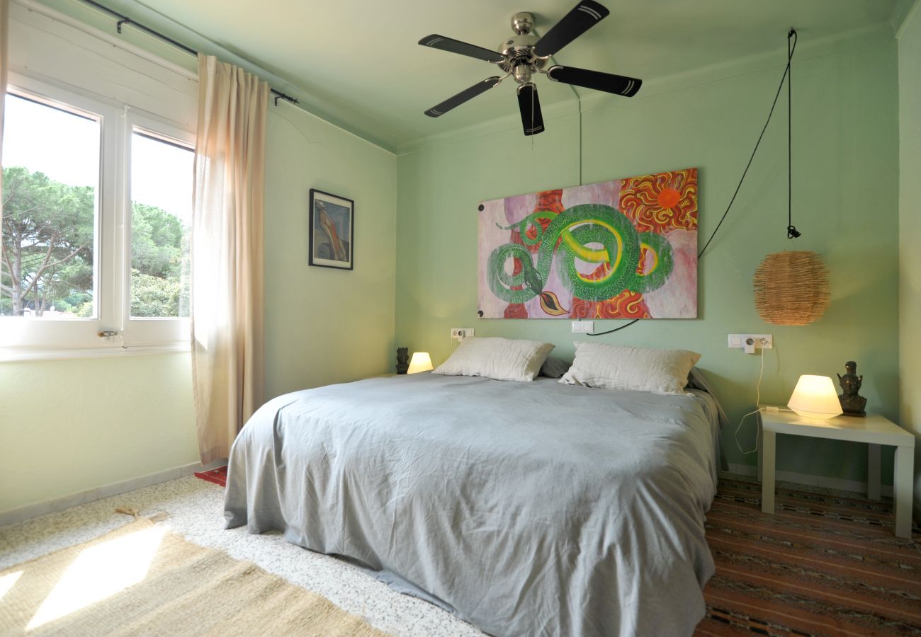 Dormitorio de matrimonio en casa vacacional