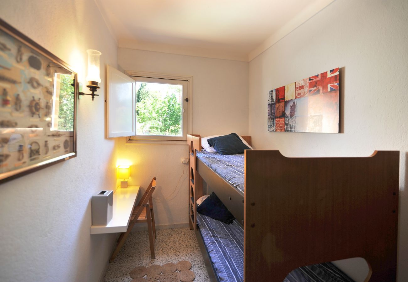 Small double bedroom with bunk bed for two people