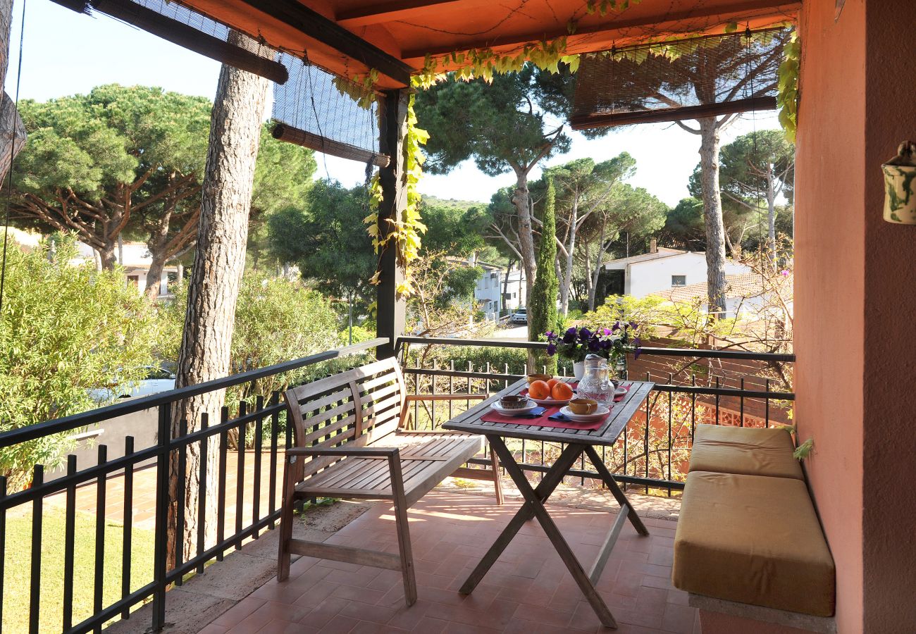 Outdoor balcony with dining table, chairs and sofas in l'Escala