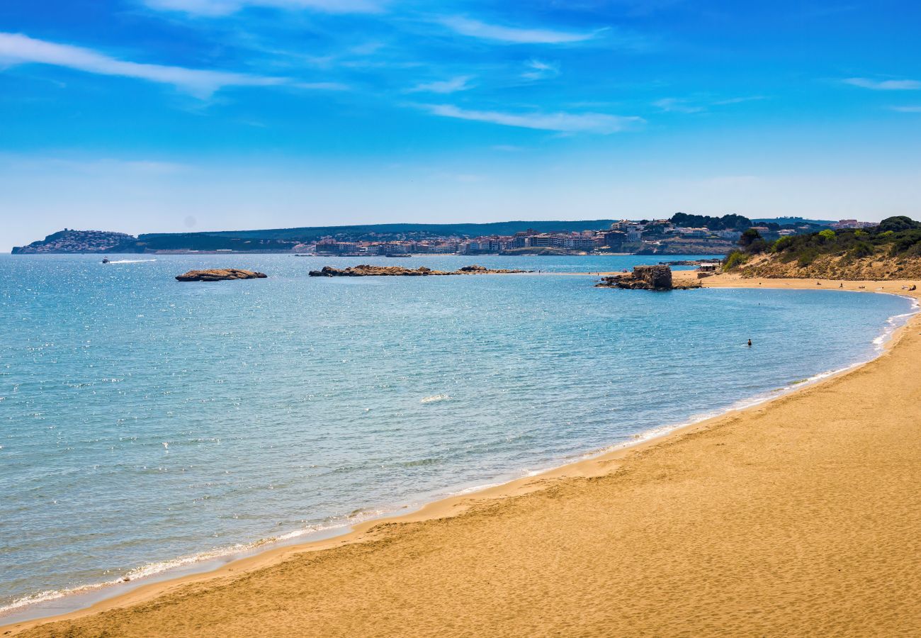 Wide beach without rocks in l'Escala