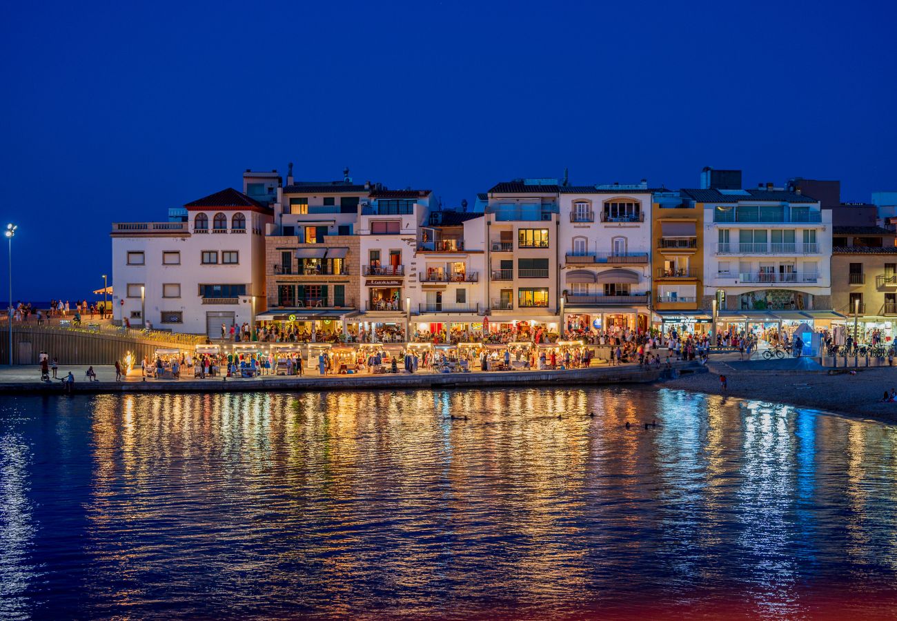 Restaurant area in front of the sea in l'Escala