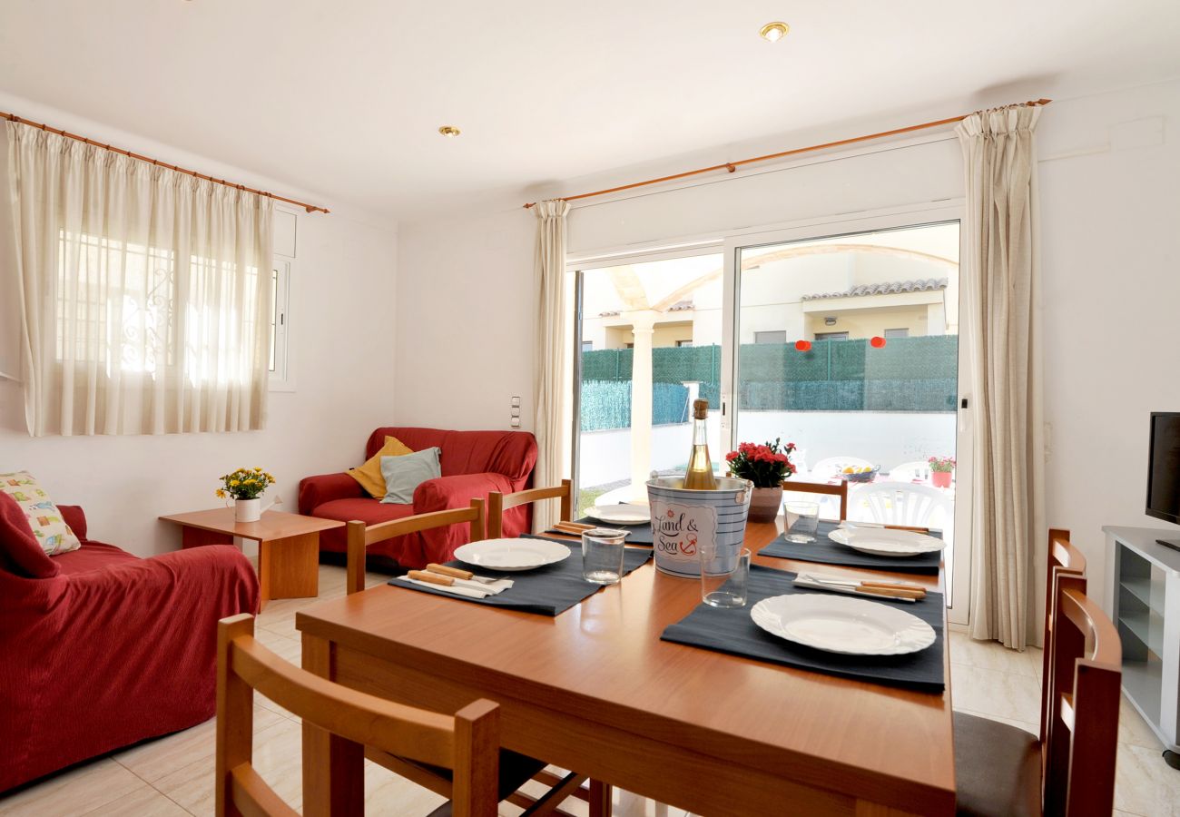 Living-dining room in a tourist rental house