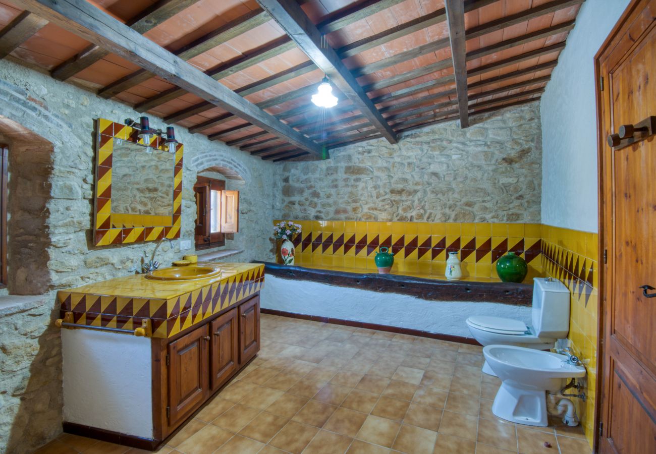 House in Peratallada - CANAPOST