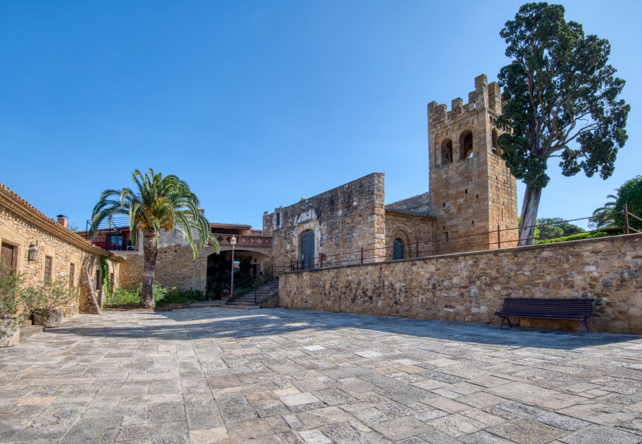 House in Peratallada - CANAPOST