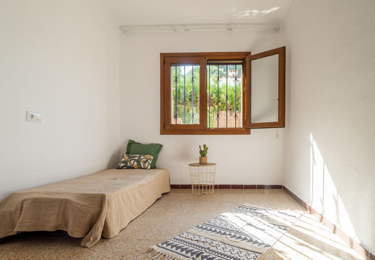Townhouse in Escala - MANOL